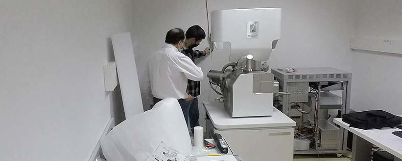 Installation d'un Microscope Electronique à Balayage TESCAN MIRA